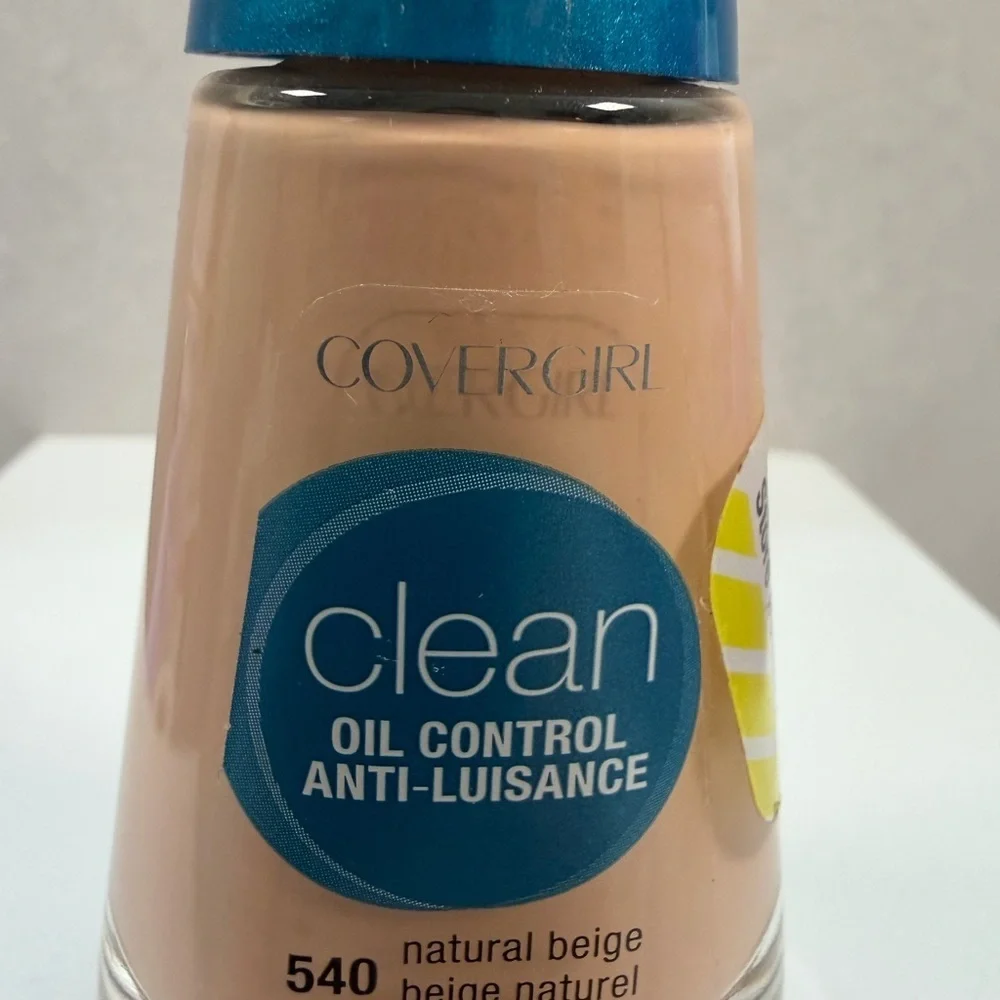 💚4/$10 CoverGirl Clean Oil Control Liquid Foundation - Natural Beige (540)